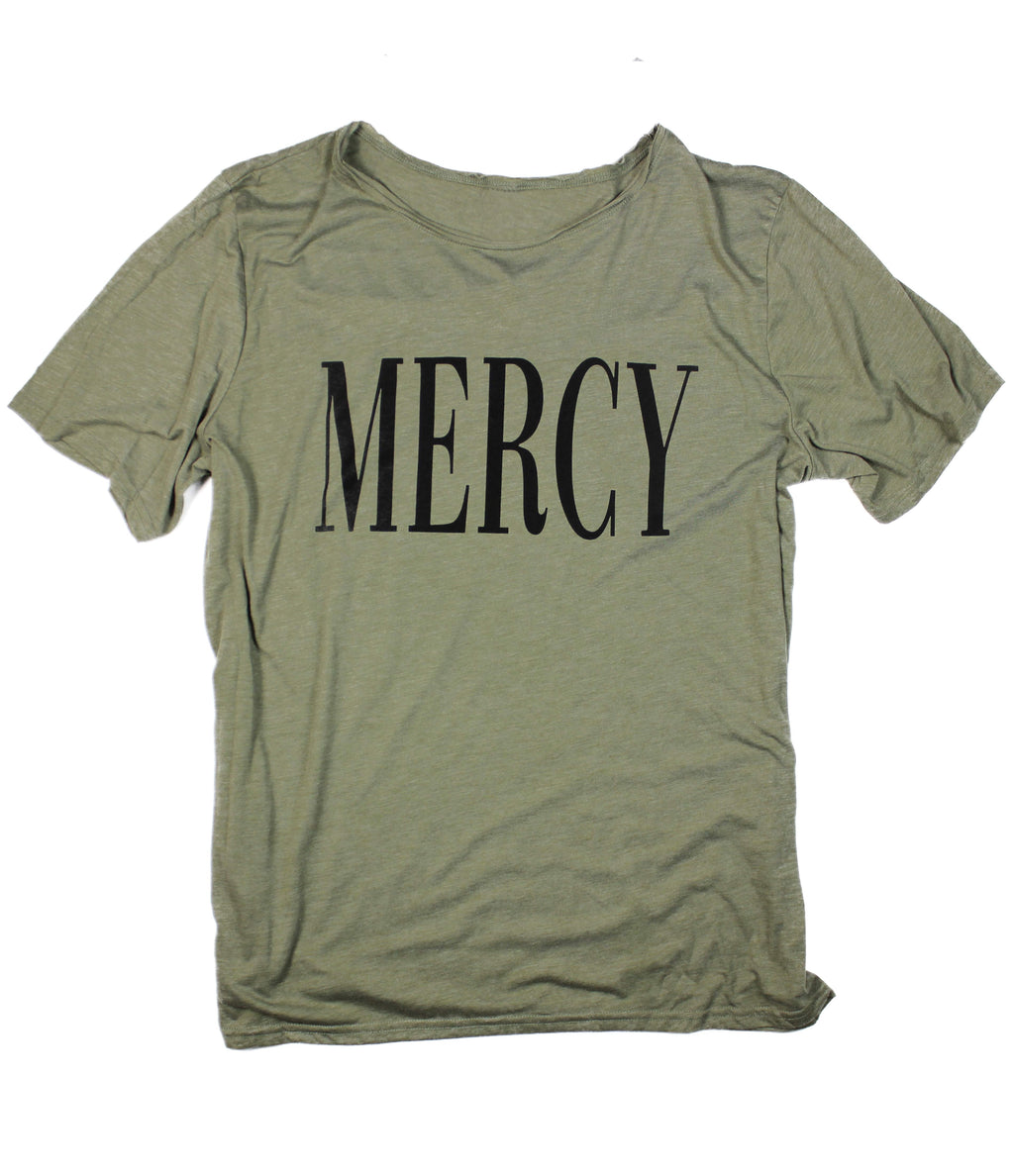 MERCY OLIVE RAW NECK T-SHIRT