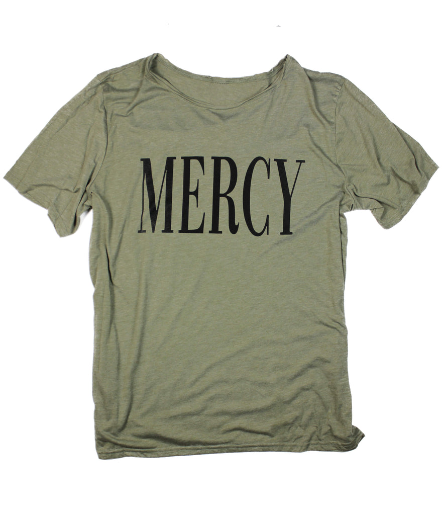MERCY OLIVE RAW NECK T-SHIRT