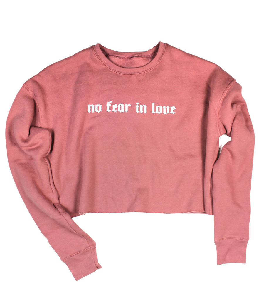 NO FEAR IN LOVE MAUVE WOMEN'S CROPPED CREW FLEECE