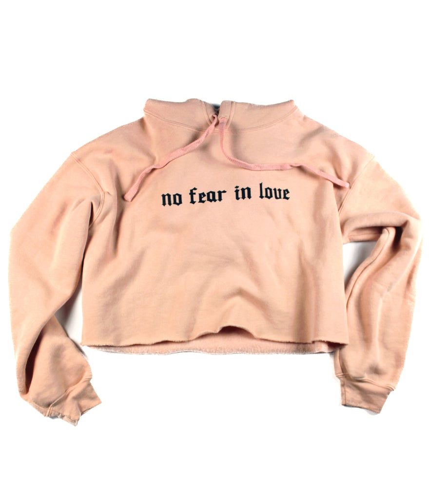 NO FEAR IN LOVE PEACH CROPPED HOODIE