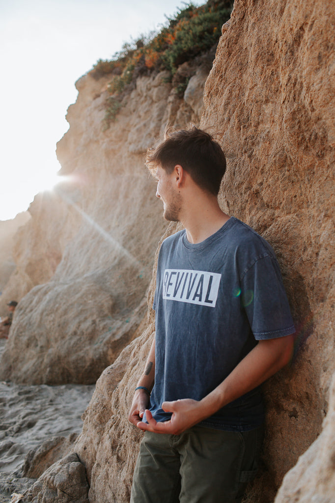REVIVAL NAVY MINERAL WASH SLEEVE T-SHIRT