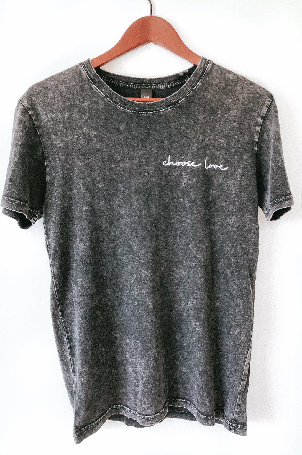 CHOOSE LOVE BLACK MINERAL WASH SLEEVE T-SHIRT