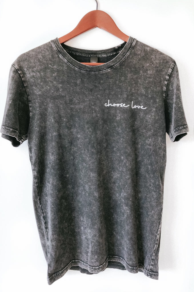 CHOOSE LOVE BLACK MINERAL WASH SLEEVE T-SHIRT