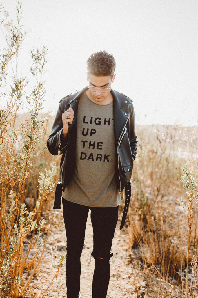LIGHT UP THE DARK OLIVE RAW NECK T-SHIRT