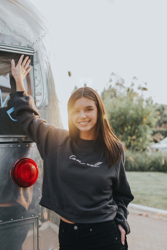 LOVE WELL DARK GRAY WOMEN'S RAGLAN PULLOVER FLEECE