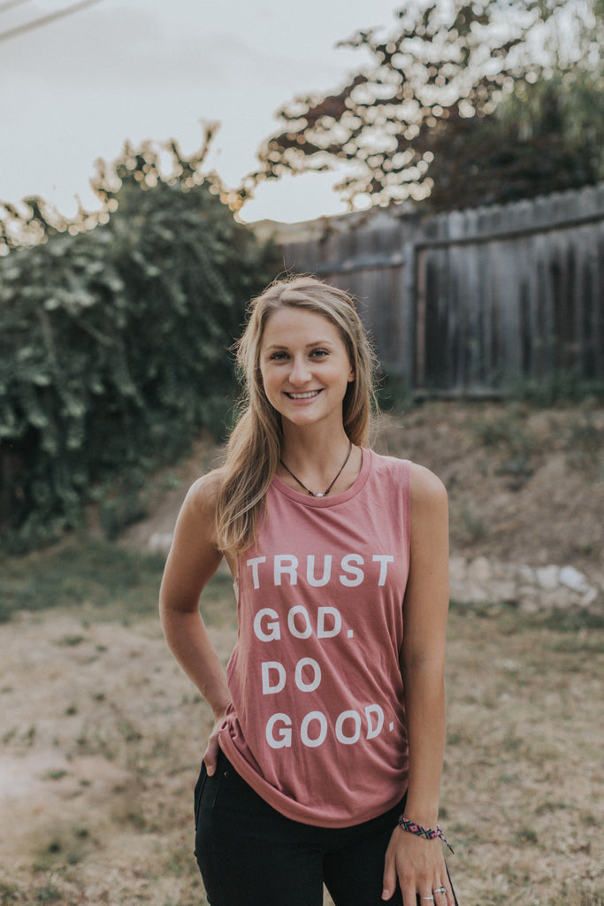 TRUST GOD. DO GOOD. MUAVE WOMEN'S FLOWY MUSCLE TANK