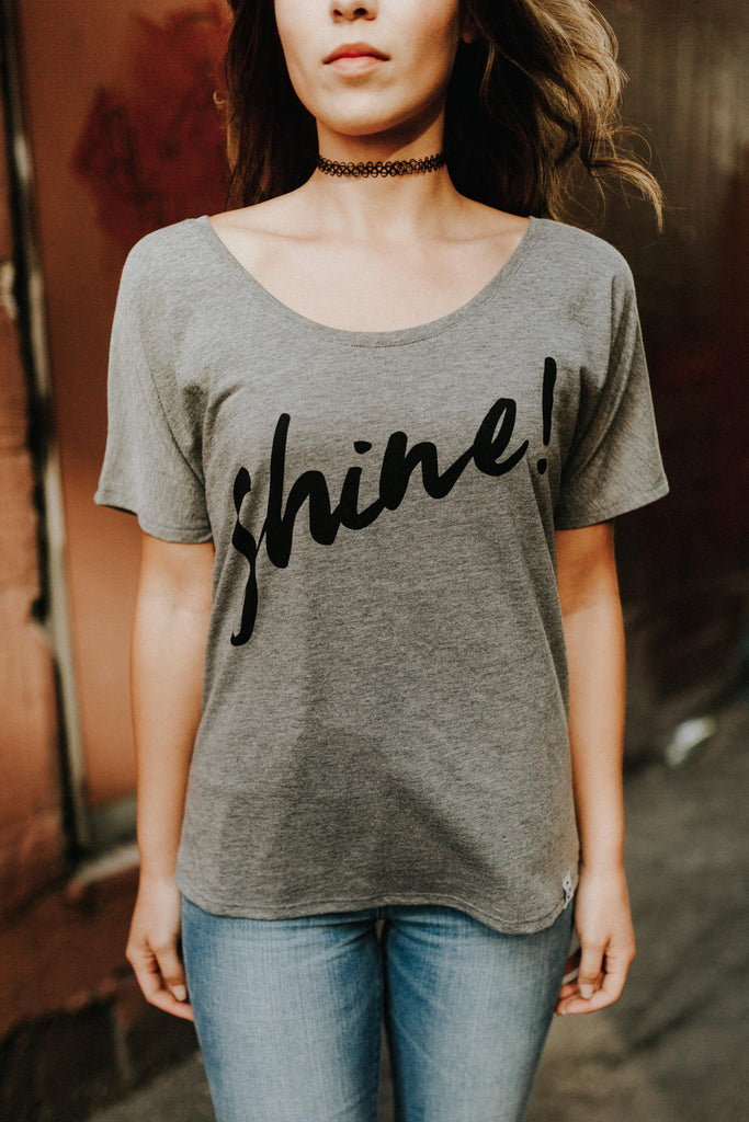 SHINE GRAY WOMEN'S FLOWY TEE