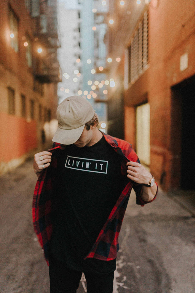 LIVIN' IT BLACK UNISEX T-SHIRT