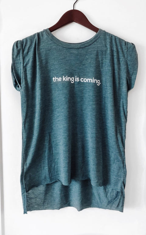 THE KING IS COMING TEAL WOMEN'S ROLLED CUFF MUSCLE T-SHIRT