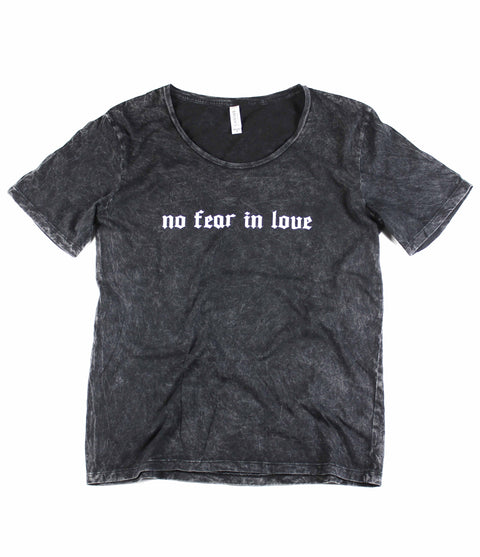 NO FEAR IN LOVE MINERAL WASH TEE